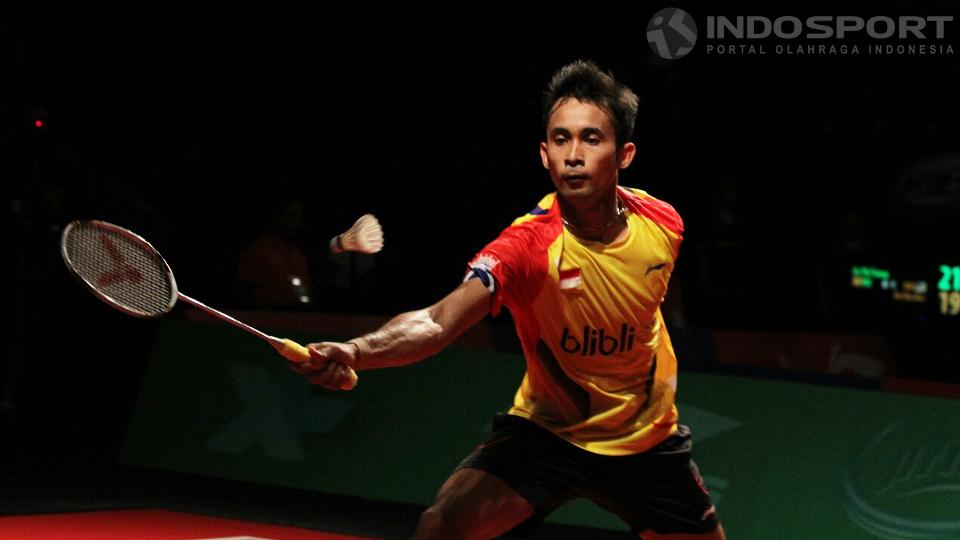 Tunggal putra Indonesia, Dionysius Hayom Rumbaka, mengalahkan Hu Yun dari Tim Asia 21-19, 19-21, 21-19 pada turnamen Axiata Cup 2014 di Sports Mall Kelapa Gading, Kamis (27/11/14).